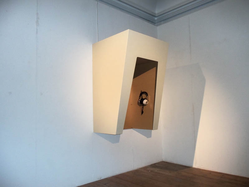 http://www.articlegallery.co.uk/files/gimgs/th-22_1_ Trevor Pitt - Listening Booth.jpg