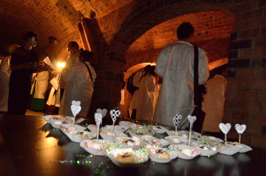 http://www.articlegallery.co.uk/files/gimgs/th-21_9_Amuse Bouche J Cox.jpg