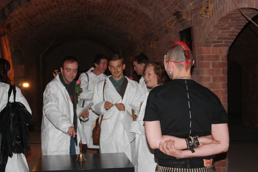 http://www.articlegallery.co.uk/files/gimgs/th-21_23_Choosing to ring the bell SRS.jpg